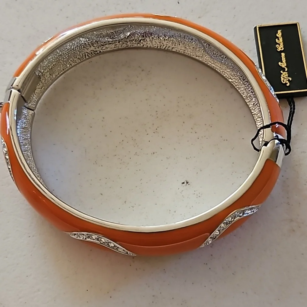 Brand NEW - Picture 2 of 3